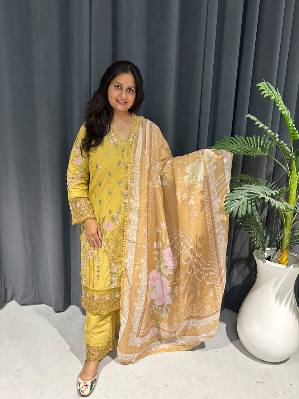 Beautiful embroidered pakistani suit .Reel No.221